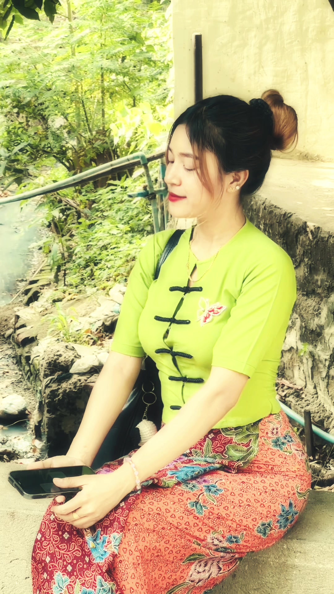 @Moe Yu Ya ( Hla Gyi )