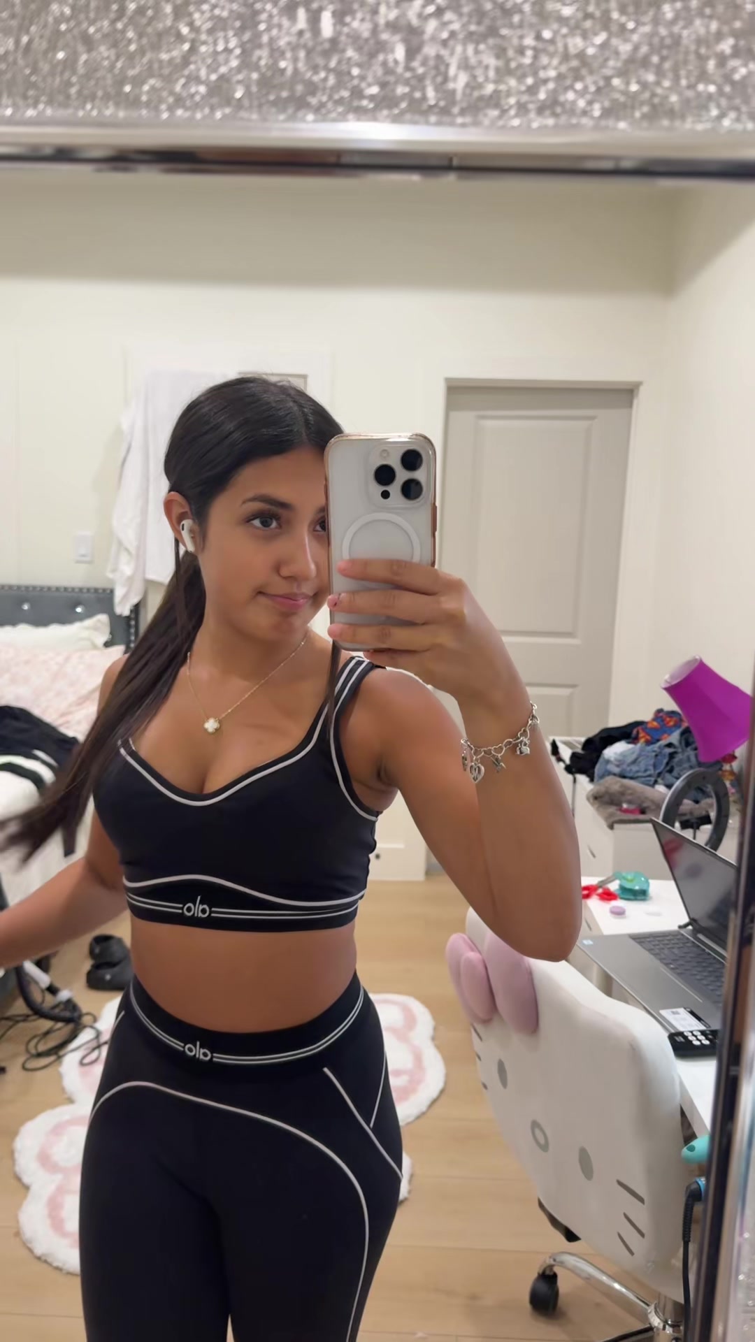 @⊱✿⊰