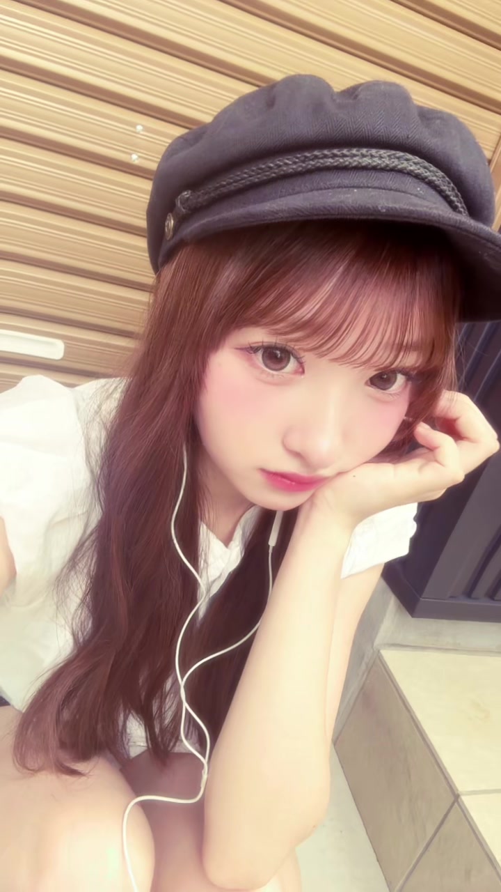@板倉ももか