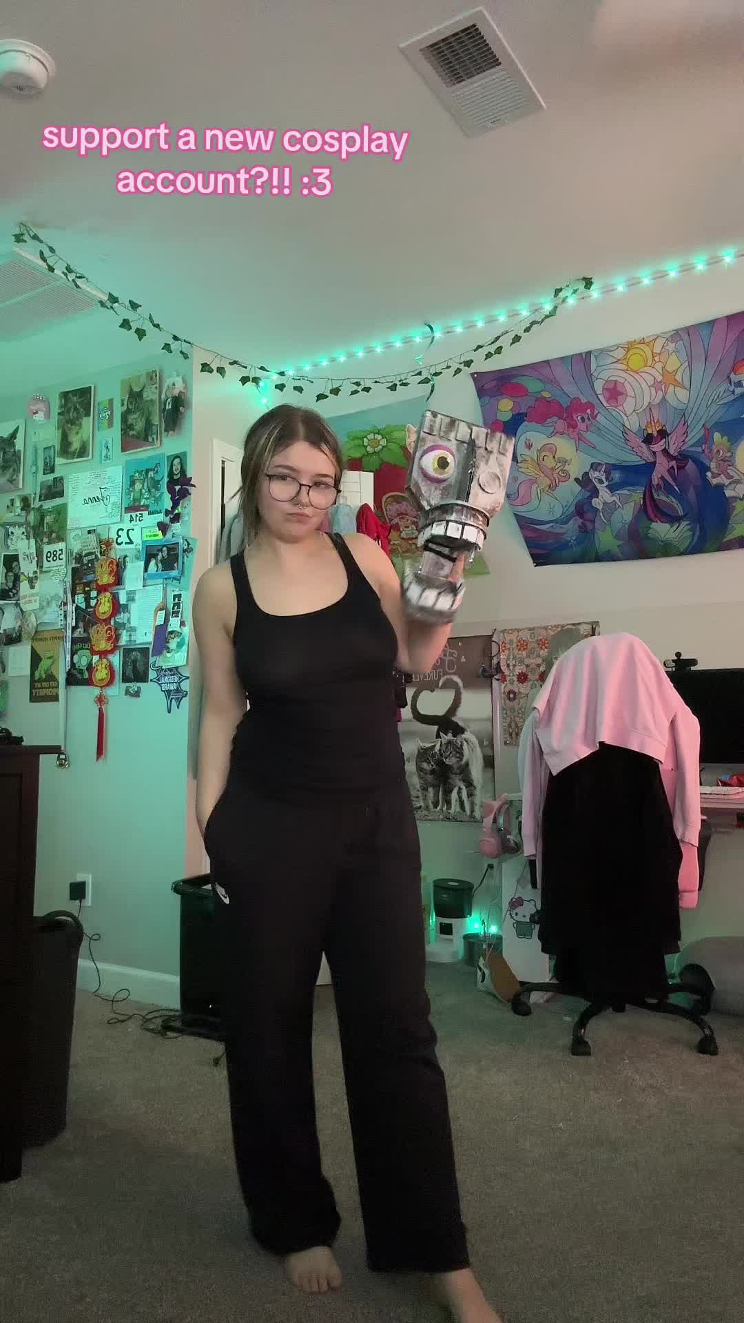 @jenna 🐈⬛🫧
