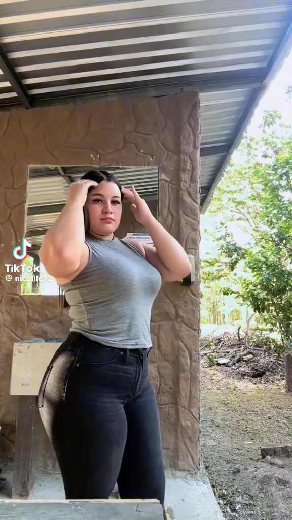 @la chica traviesa