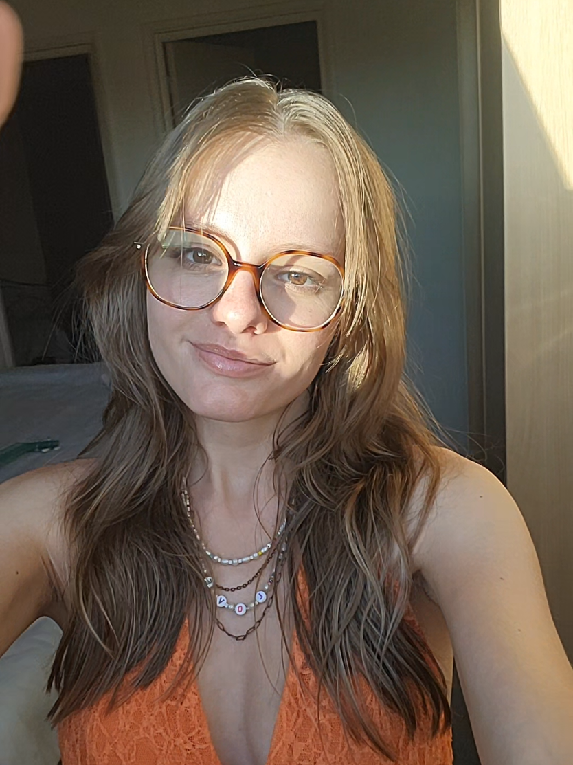 @Chlo ✨️