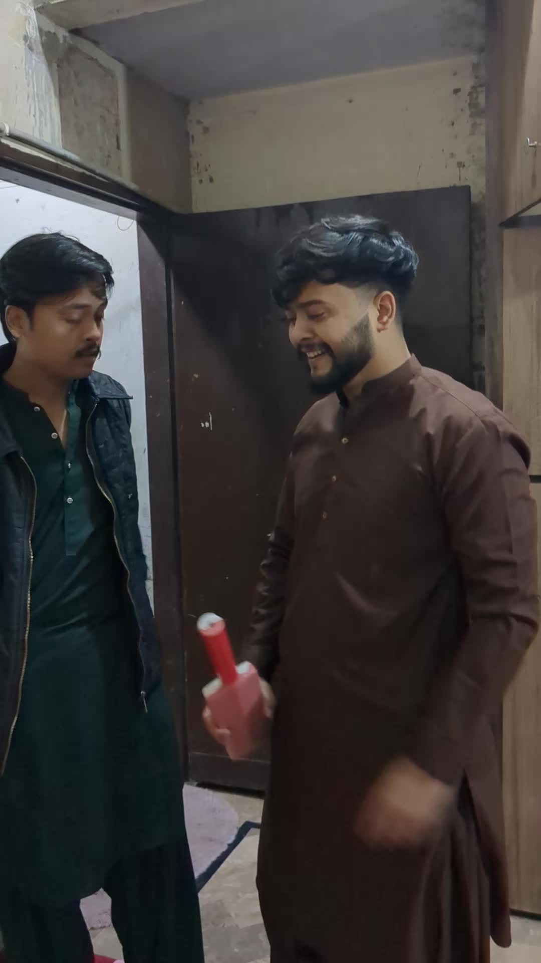 @Uzishaikh7c