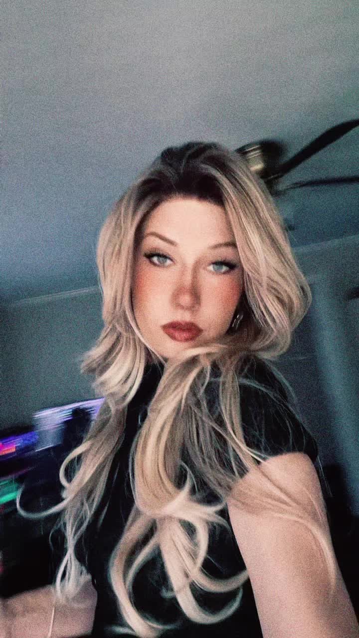 @pinkpixelbarbie