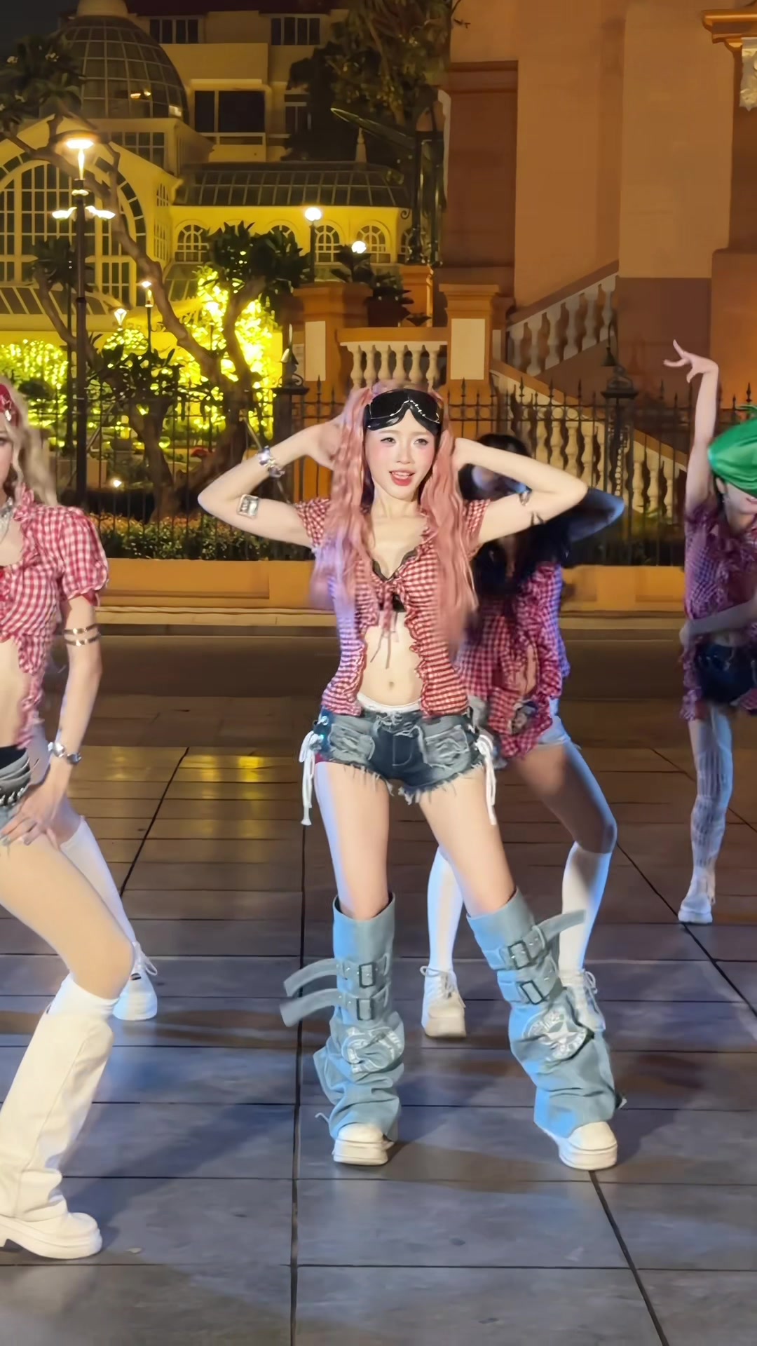 @L&ugrave;n m&agrave; ch&aacute;y 🔥