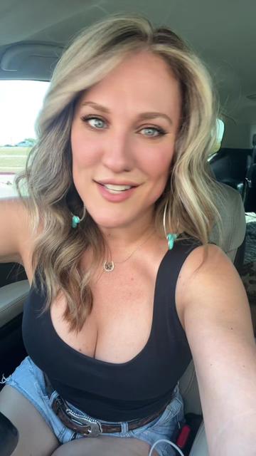 @HappilyTX