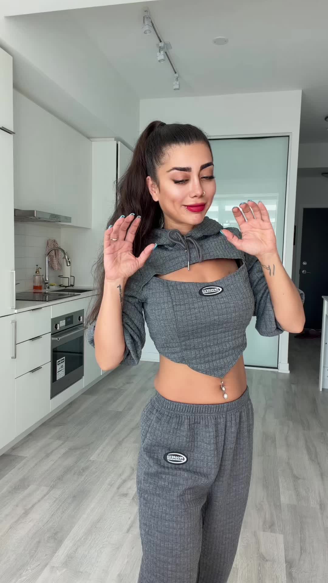 @elnazzz.qasemi