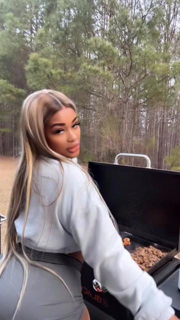 @Ashleythebombshell