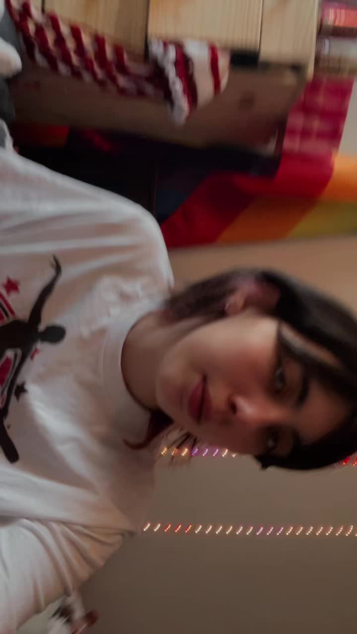 @<3 :}