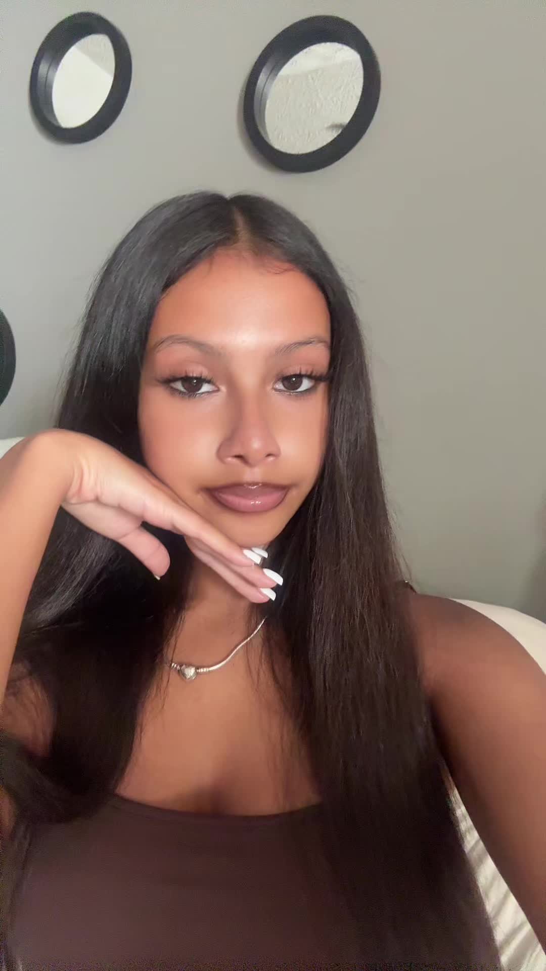 @nicole