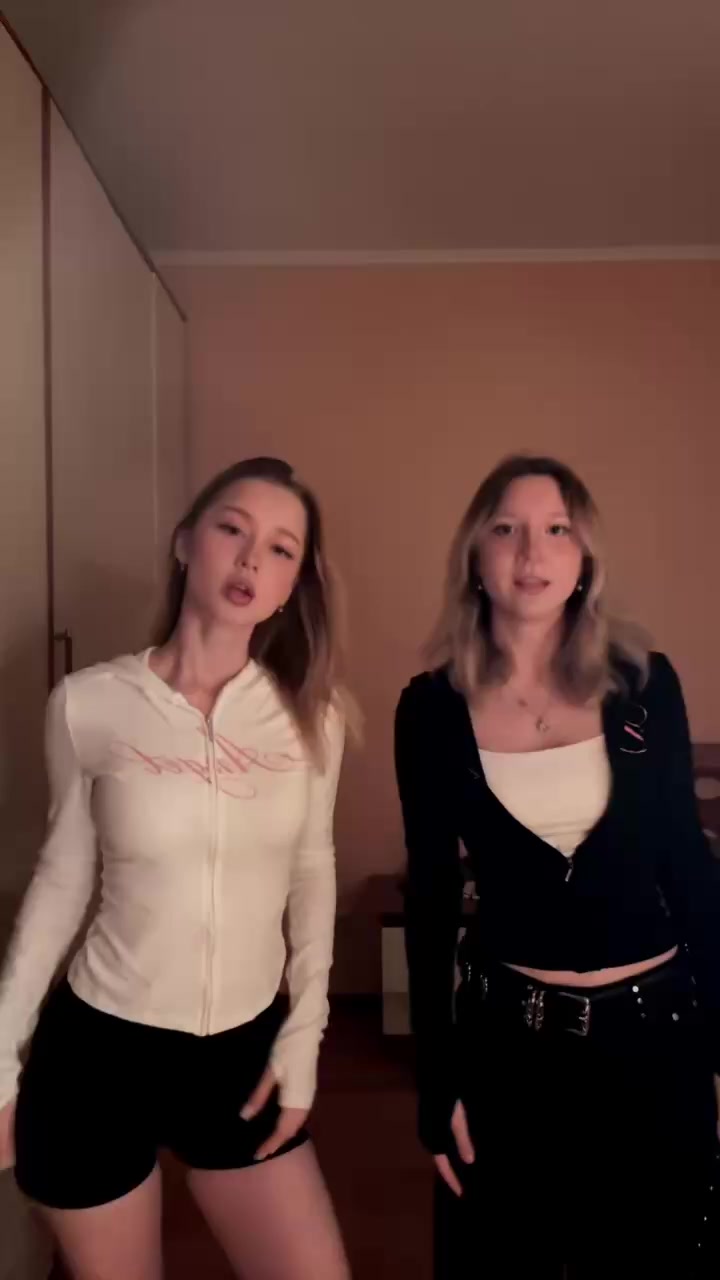 @???