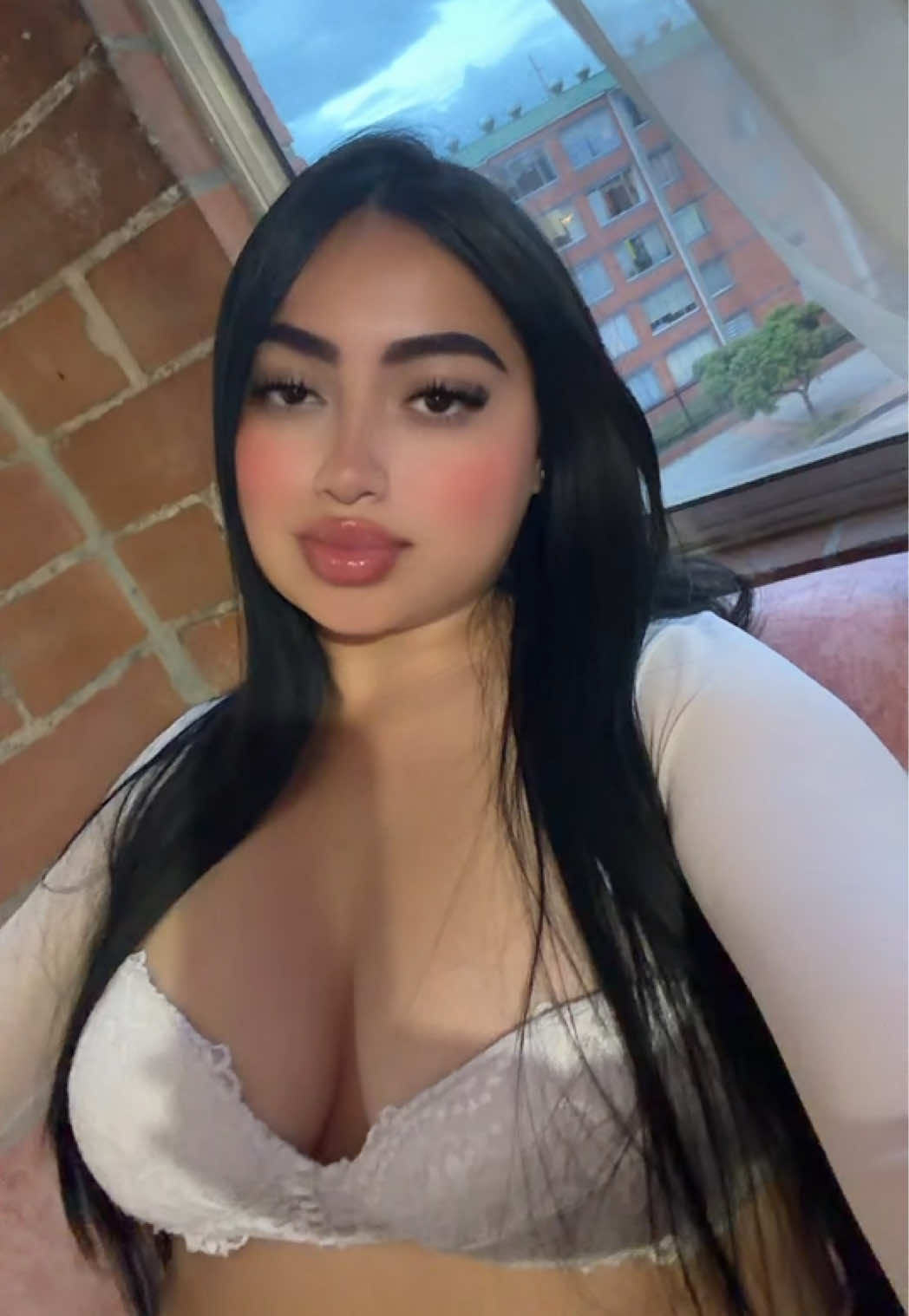 @VALENTINA♡.
