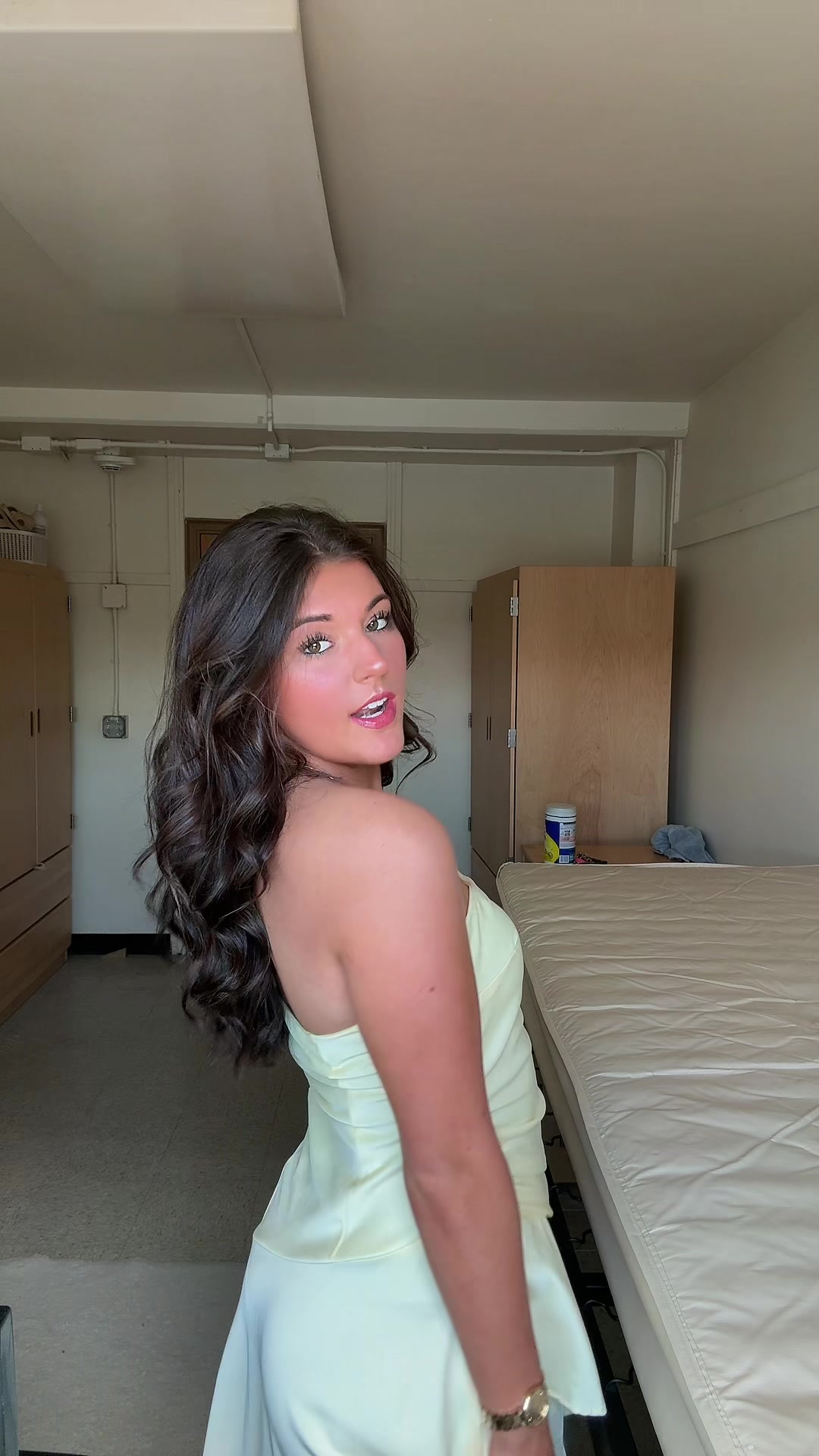 @Bella