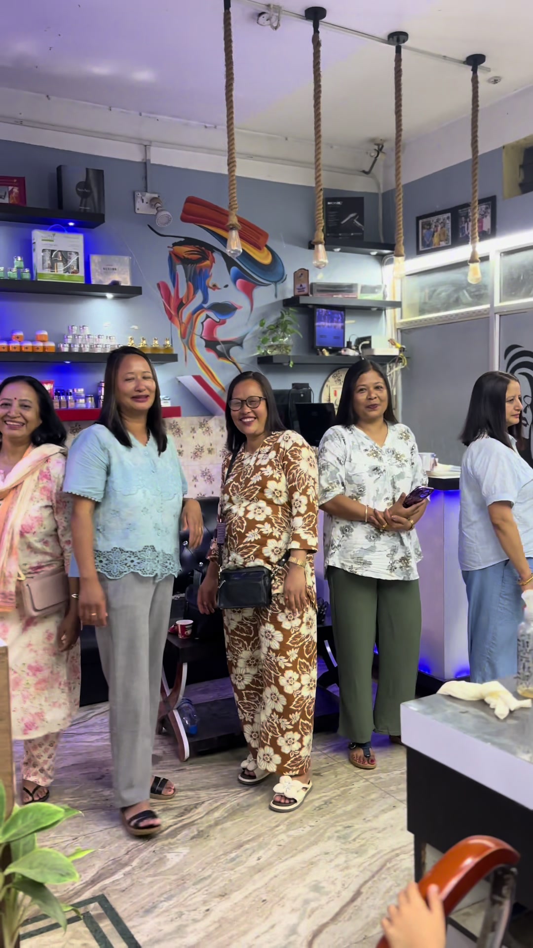 @King&Queenunisexsalon