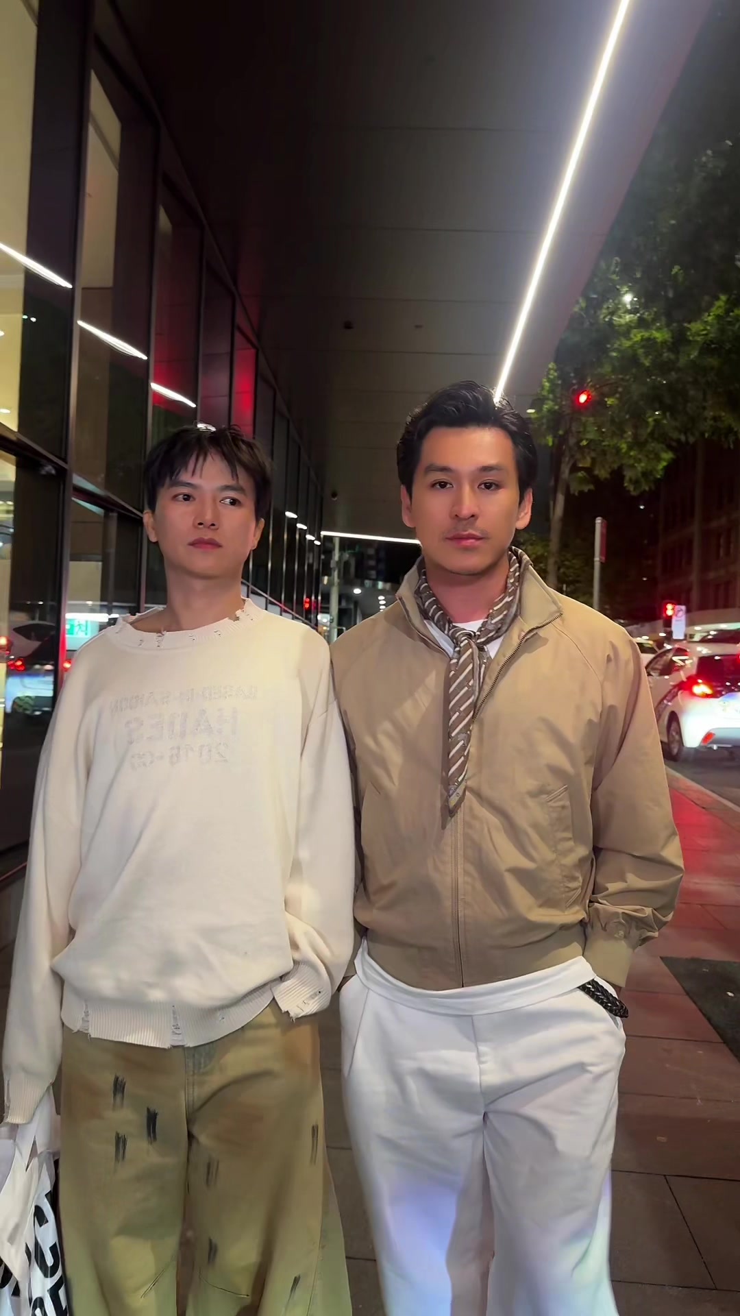 @Sáng đi chụp tối đi show