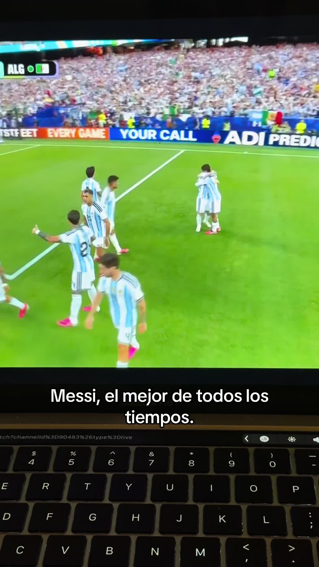 @esmeesposito_