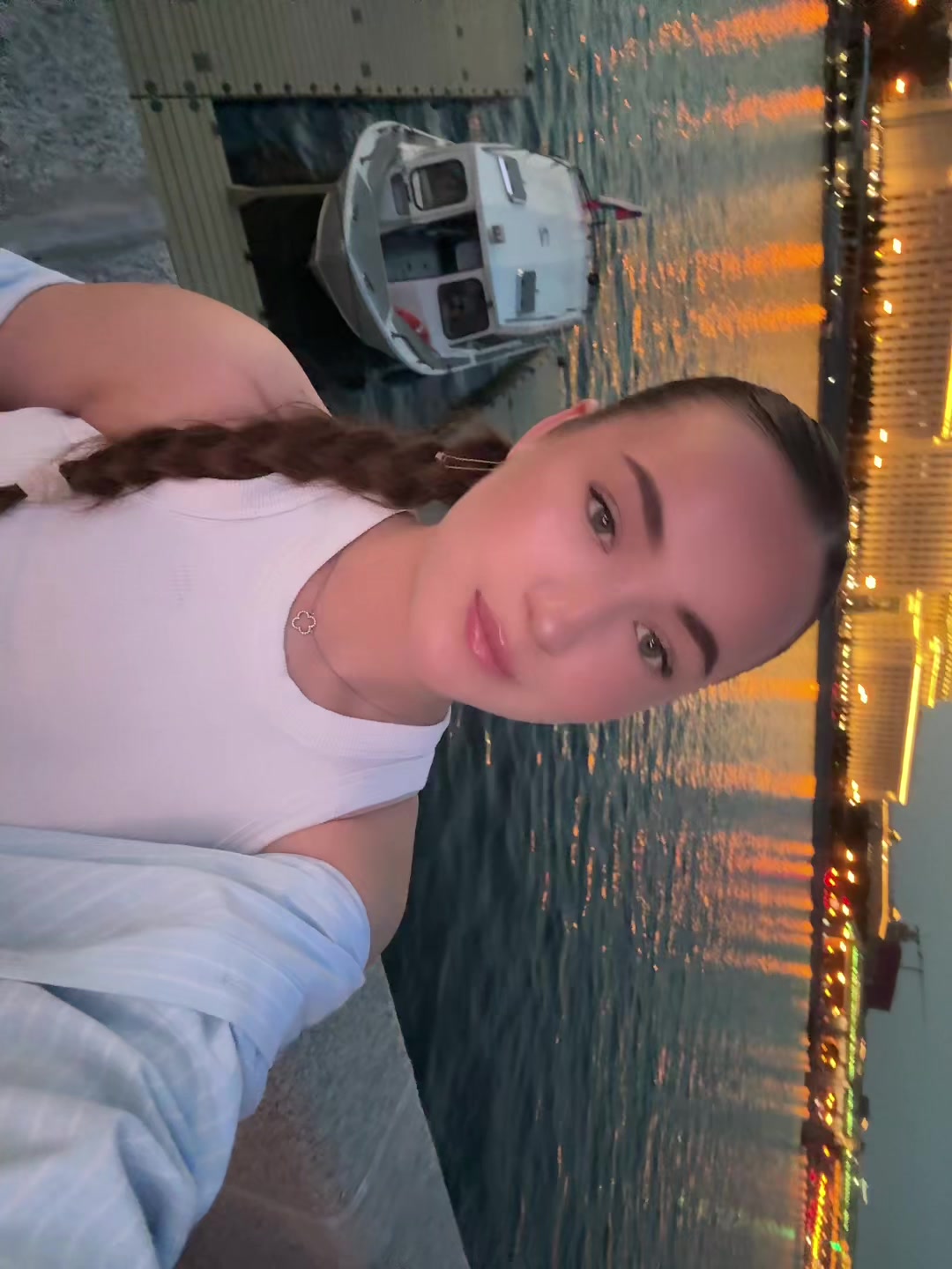 @krismrn 🤍