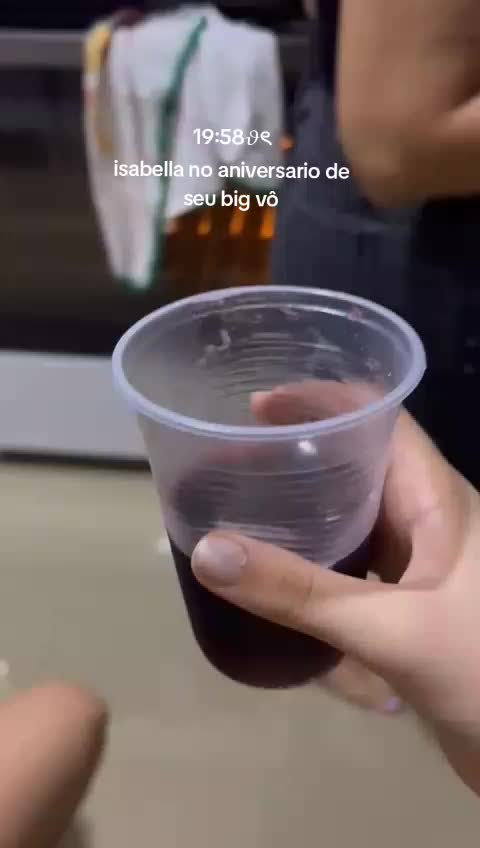 @oque a isabella ta fazendo?