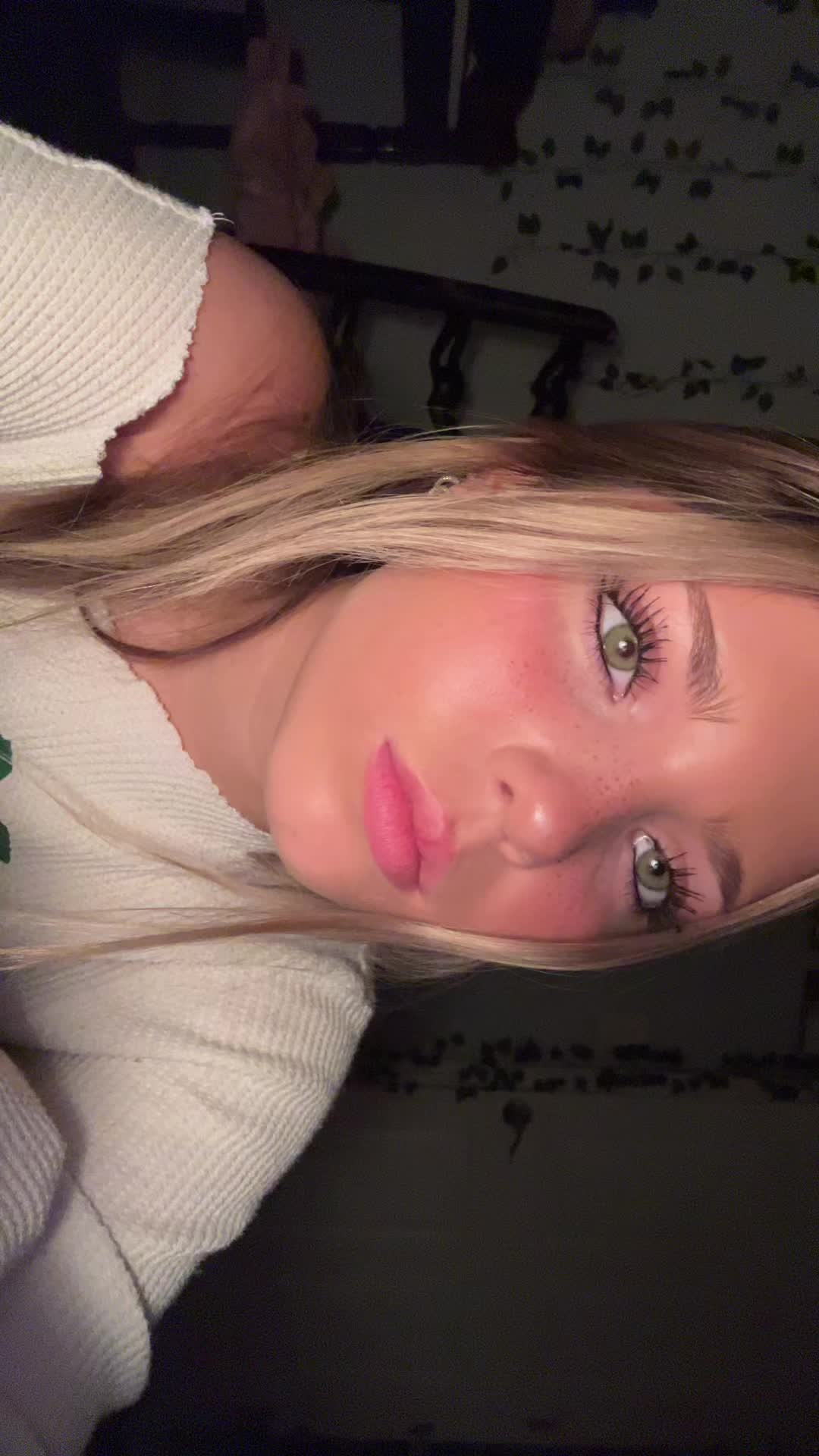 @$elena😛