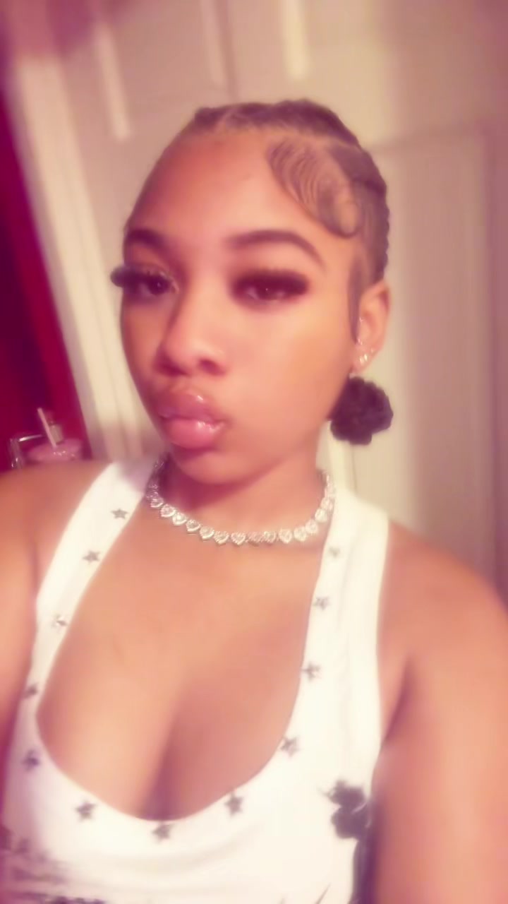 @Niyylashae