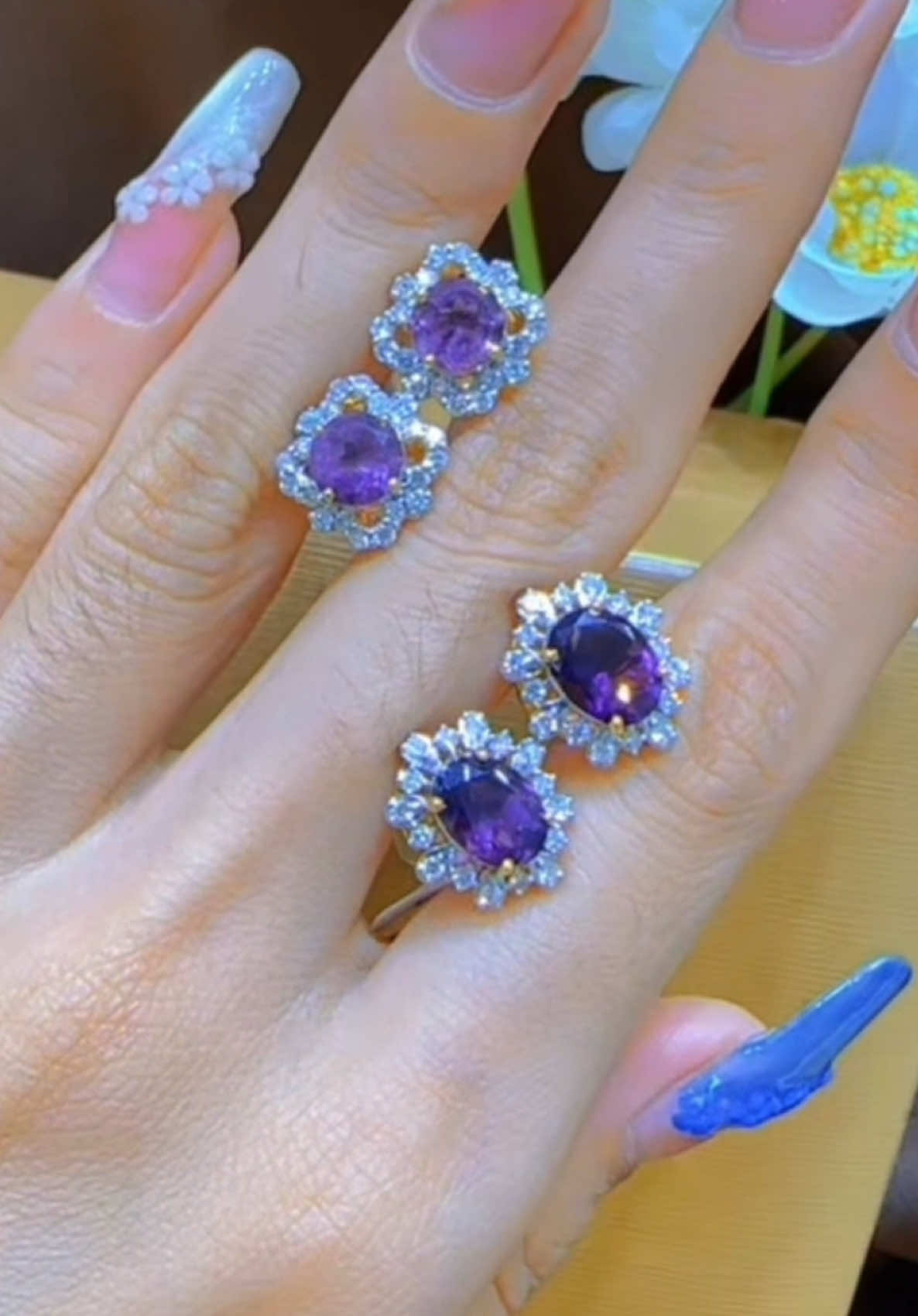@Lilly Diamond Ygn shop 2