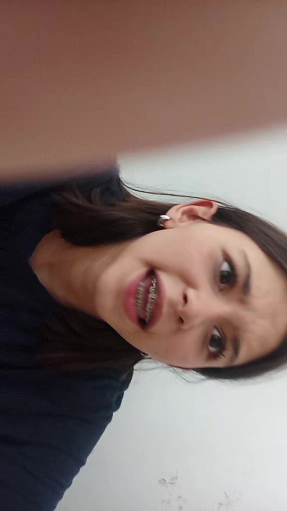 @renata_