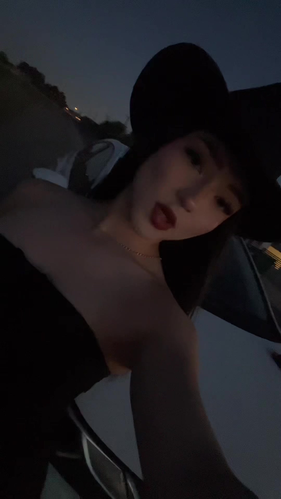 @notelliebelly