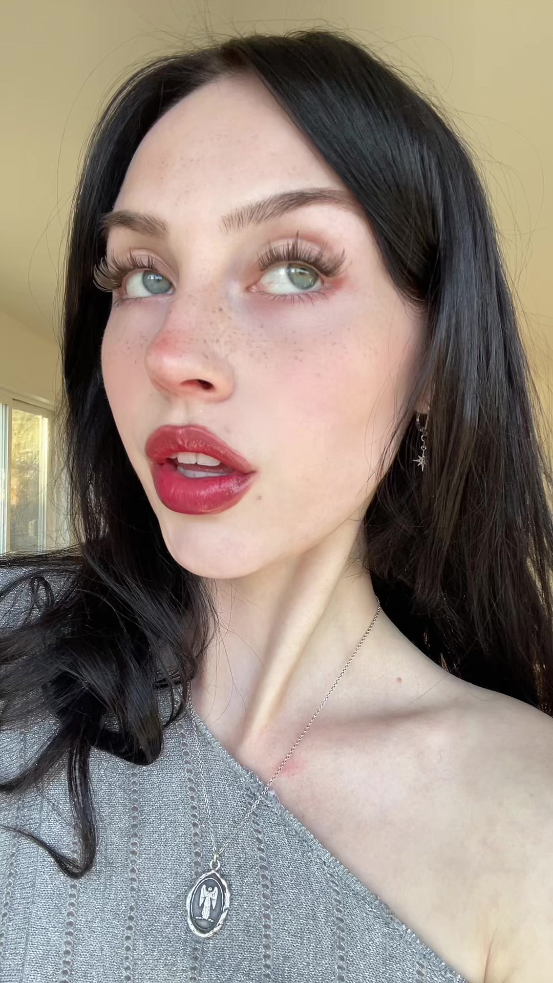 @✧:* T *✧･ﾟ