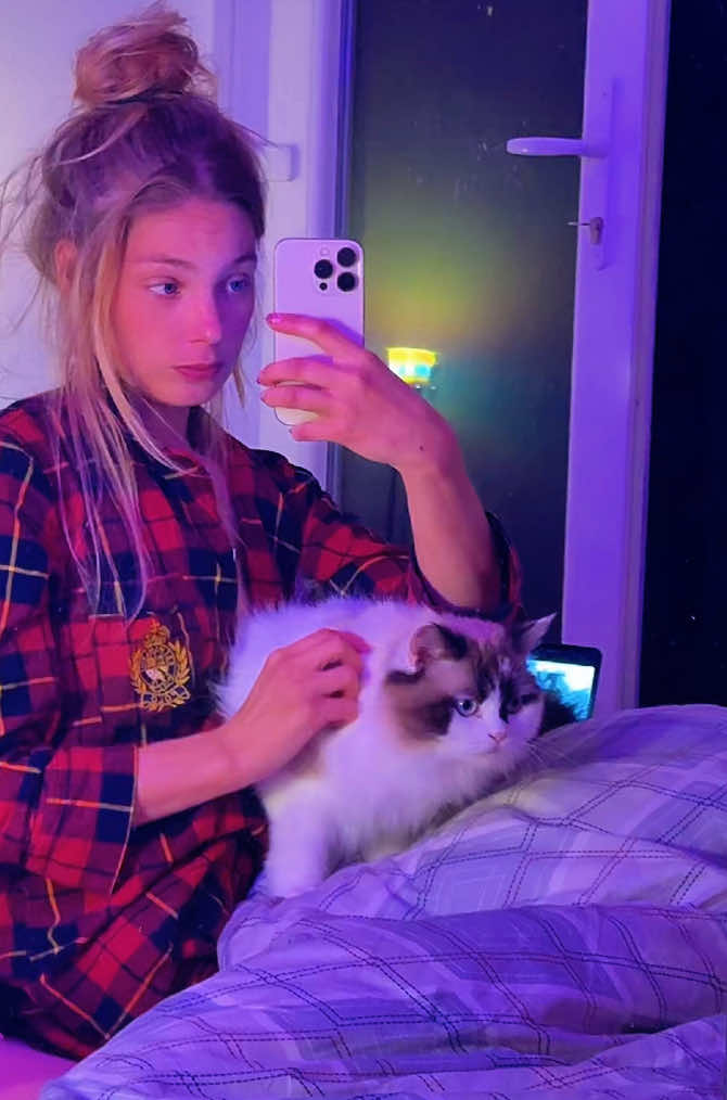 @leaafcqr