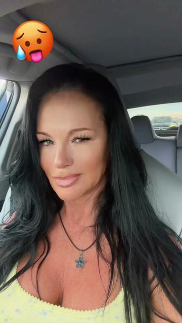@Julie_AnnXO