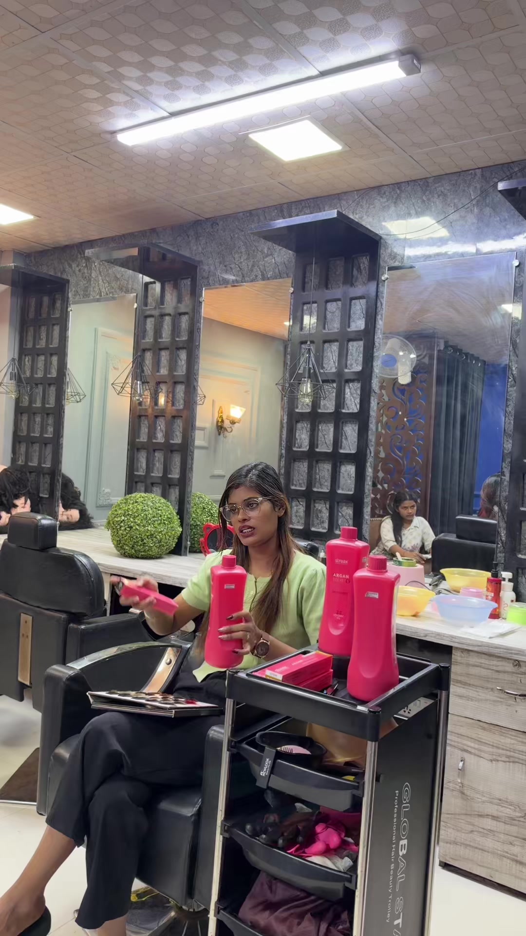@Roshani beauty salon