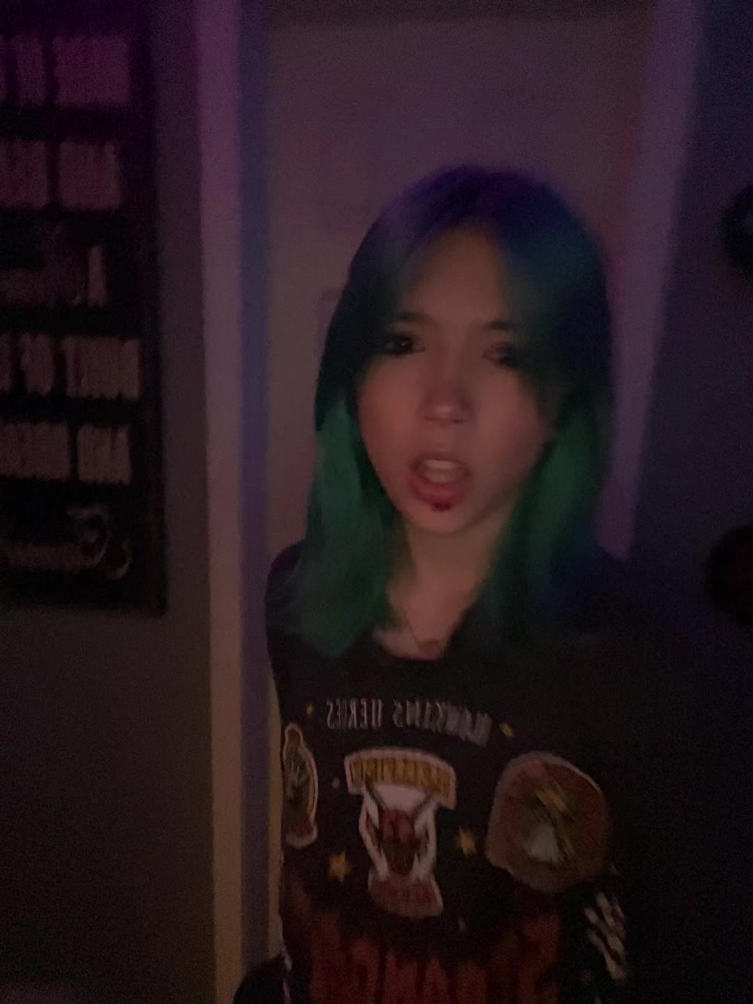 @◞