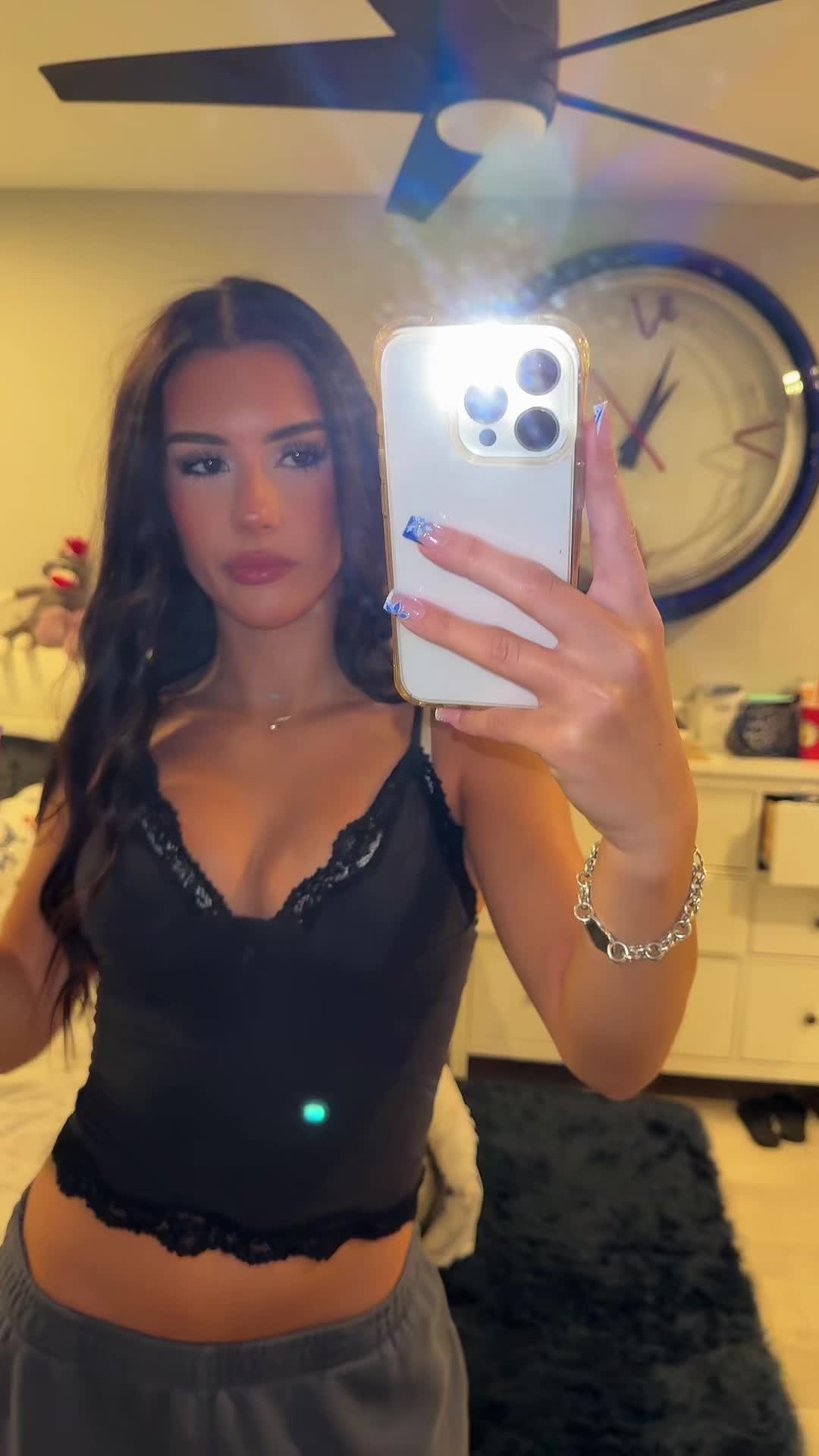 @b🍒