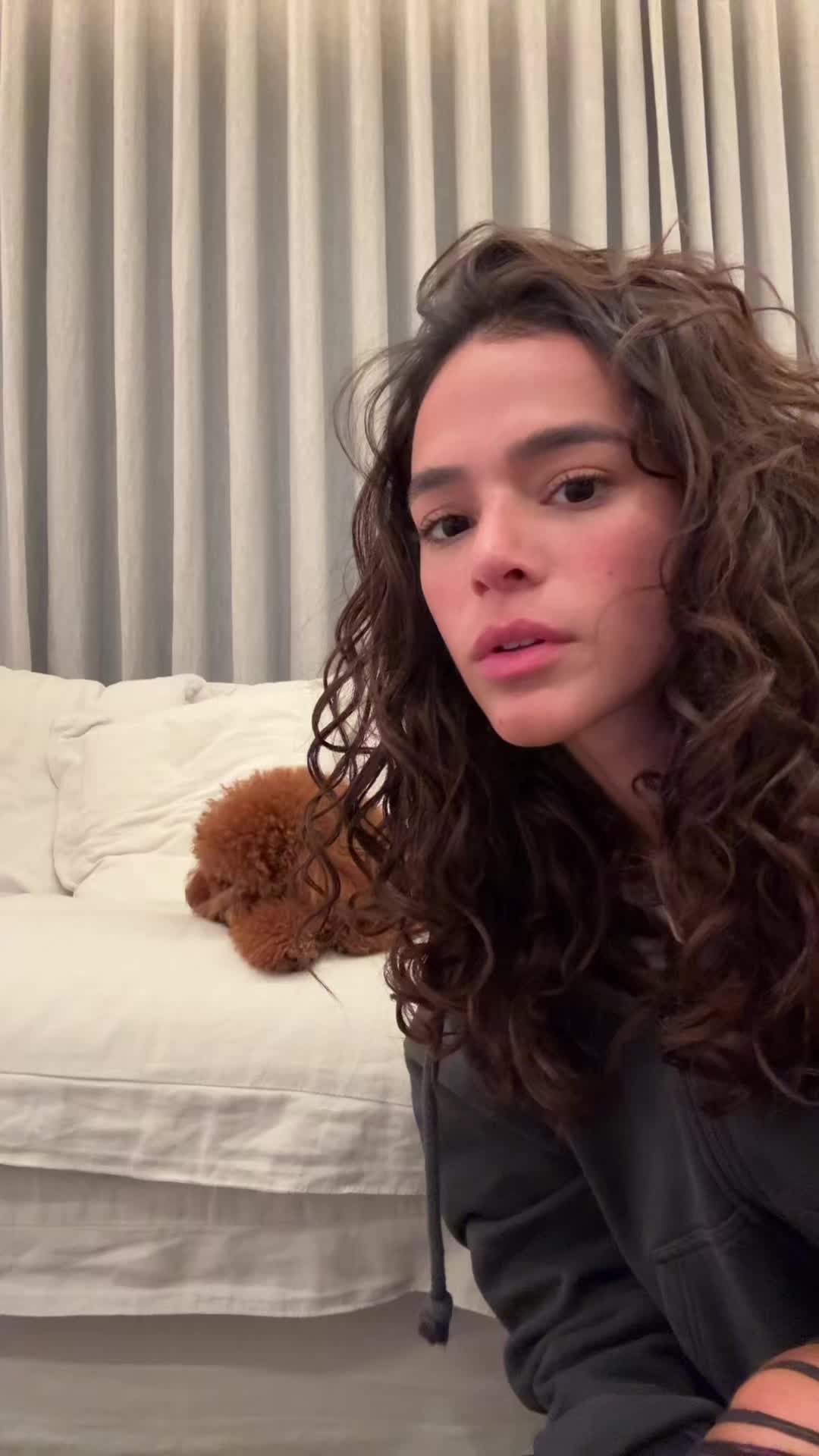 @Bruna Marquezine