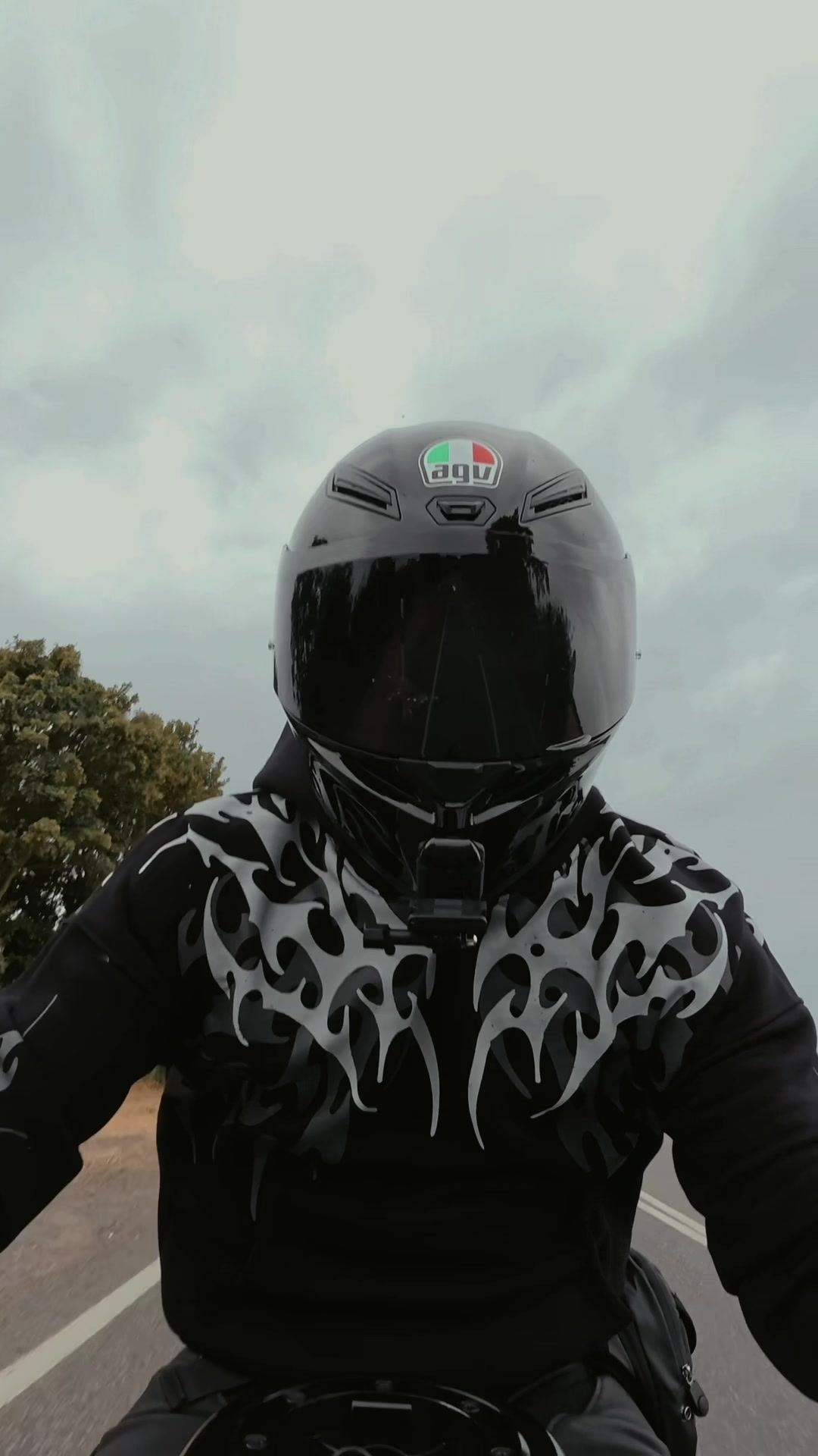 @🏔️🤍🏍️🤳