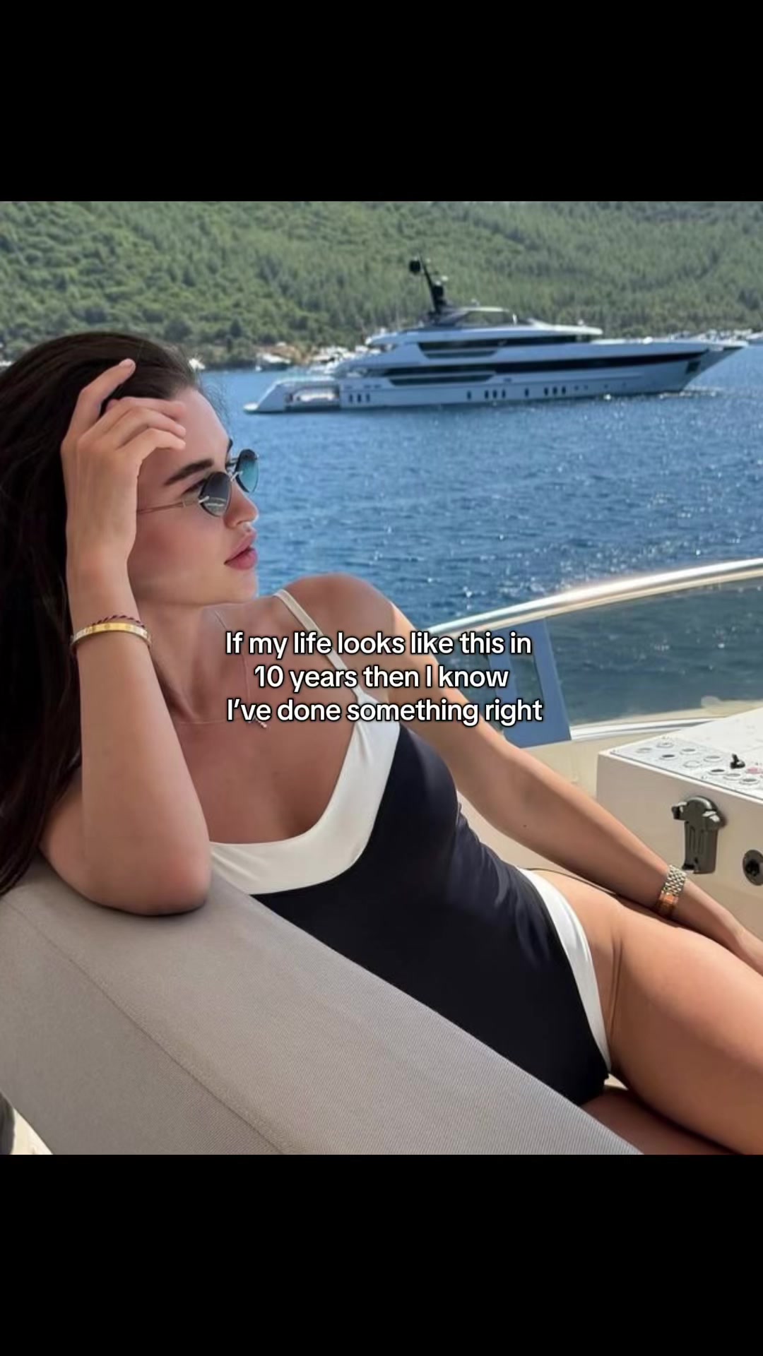 @𝒞