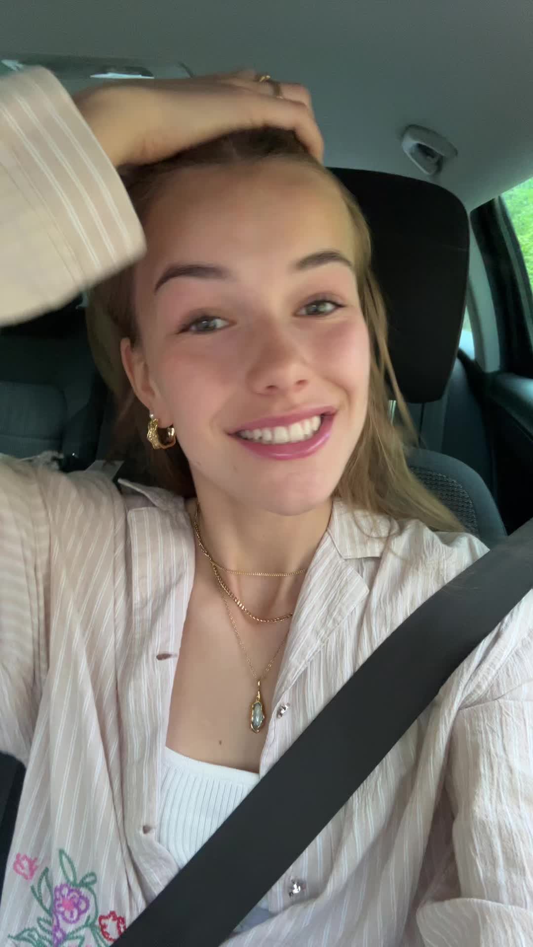 @adelesfashiondiary