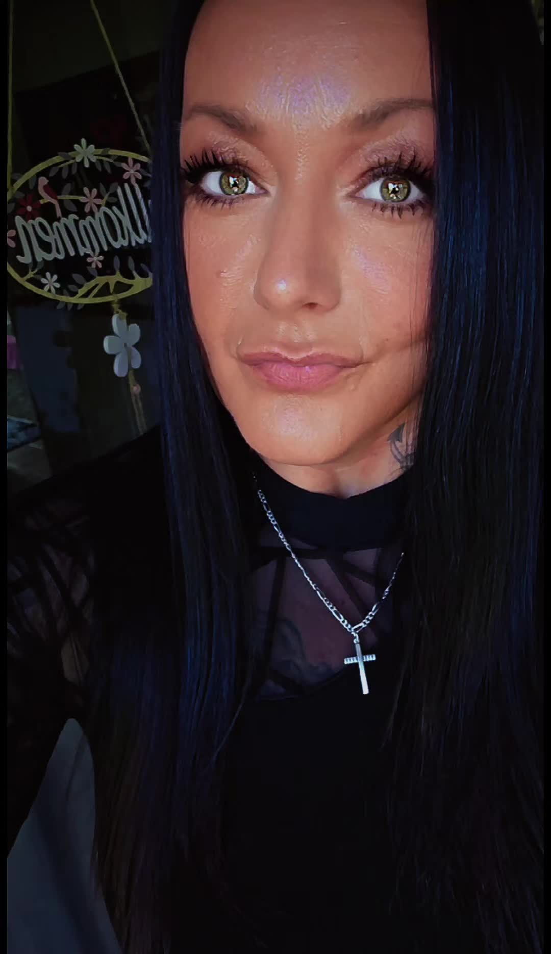 @hollykunterbunt