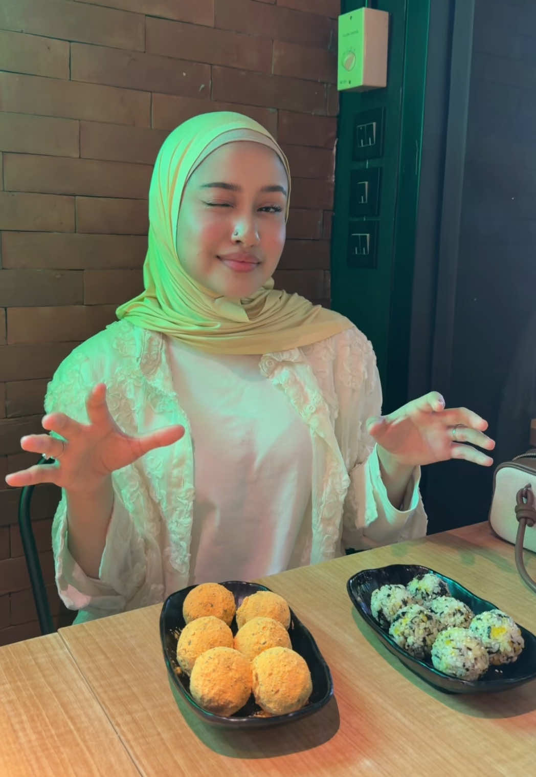 @Aishazahra