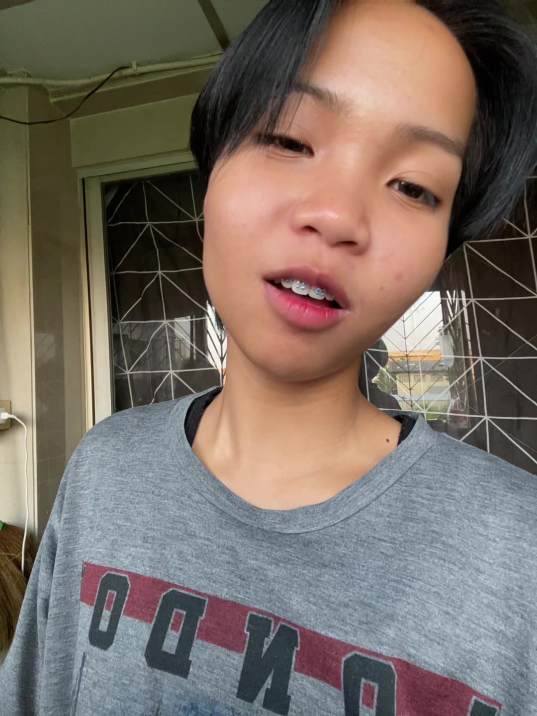 @นินิว