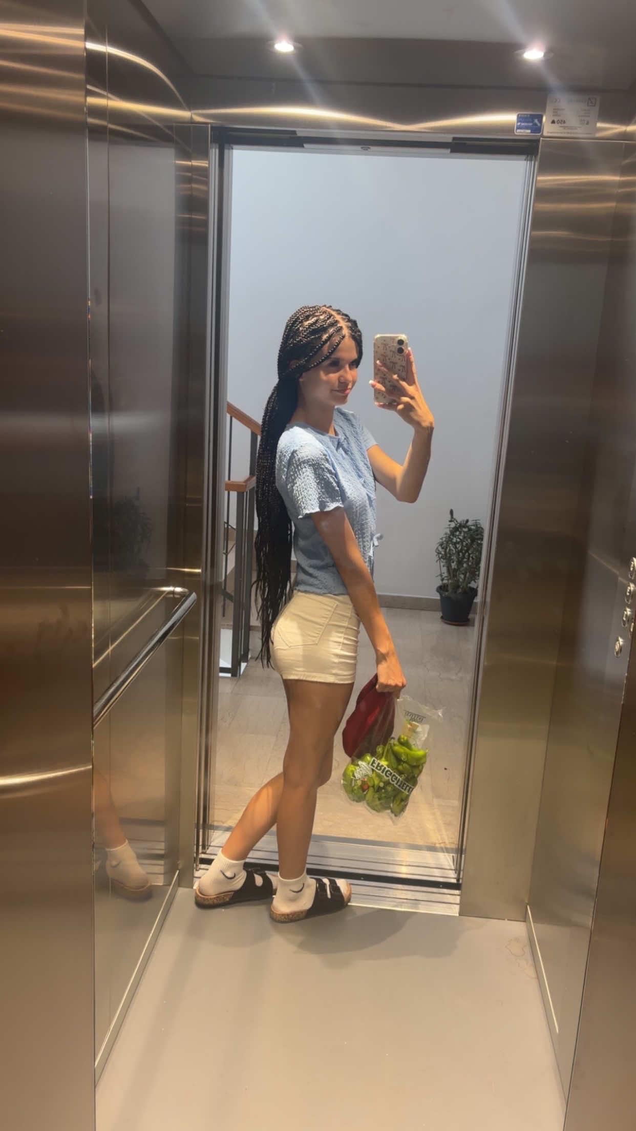 @Adelisa