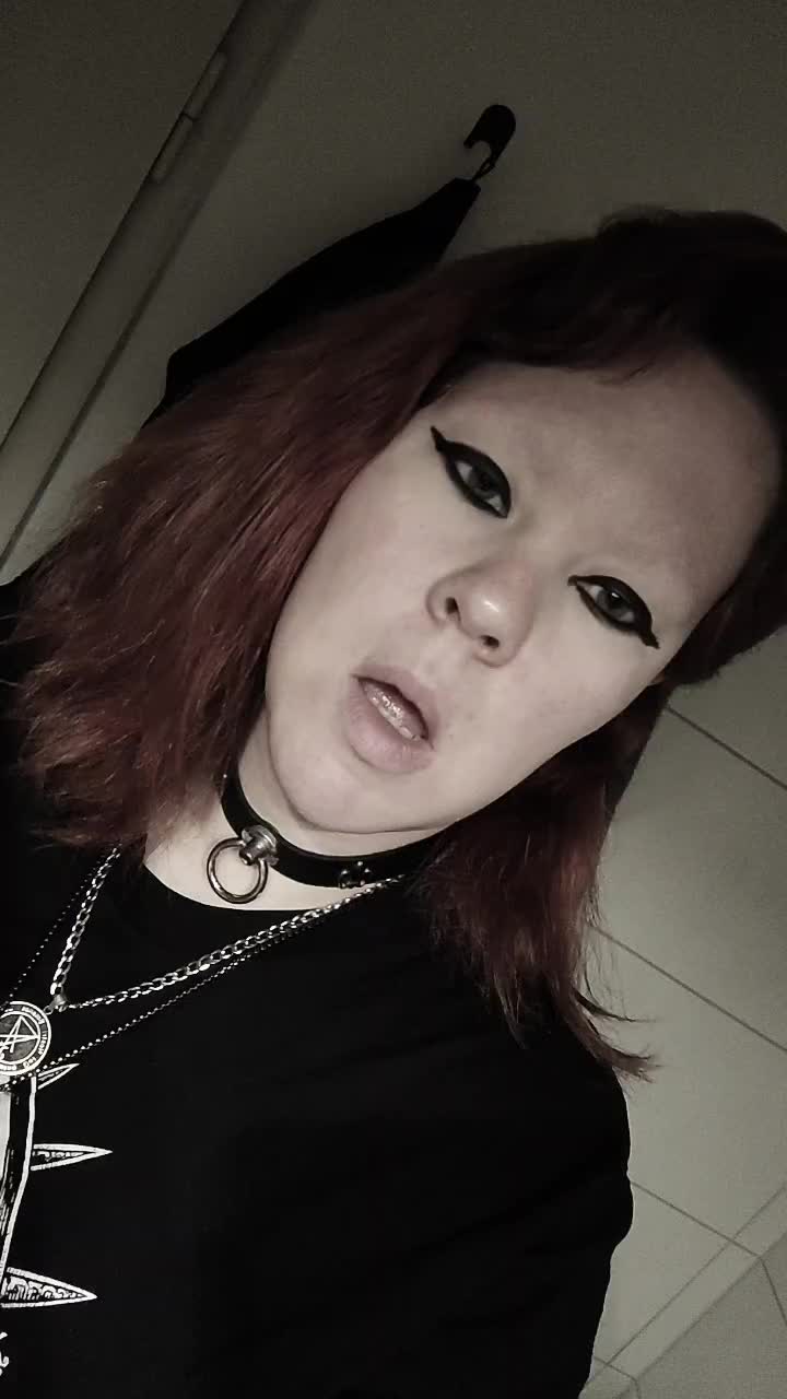 @Charlene 🖤🌹🦇