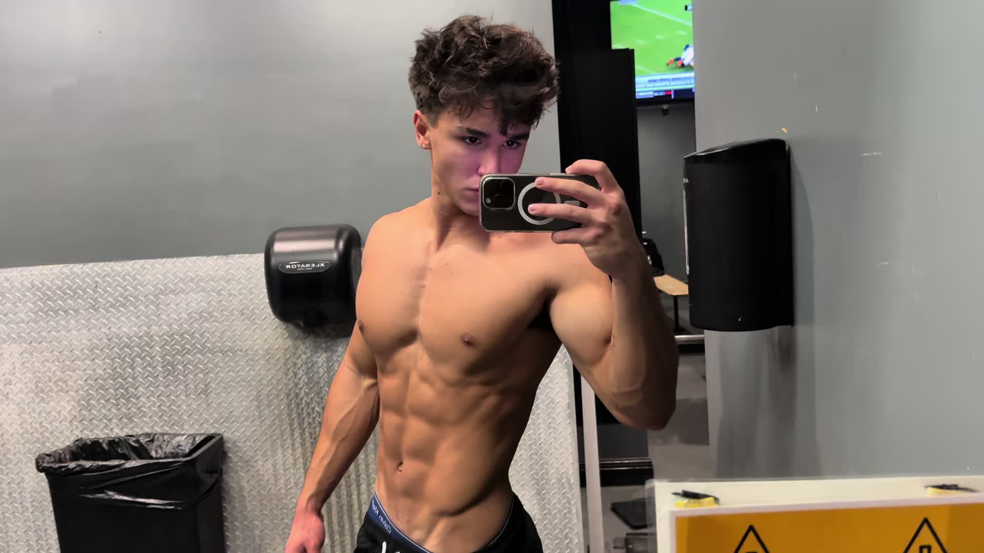@Kalel🦸🏻♂️