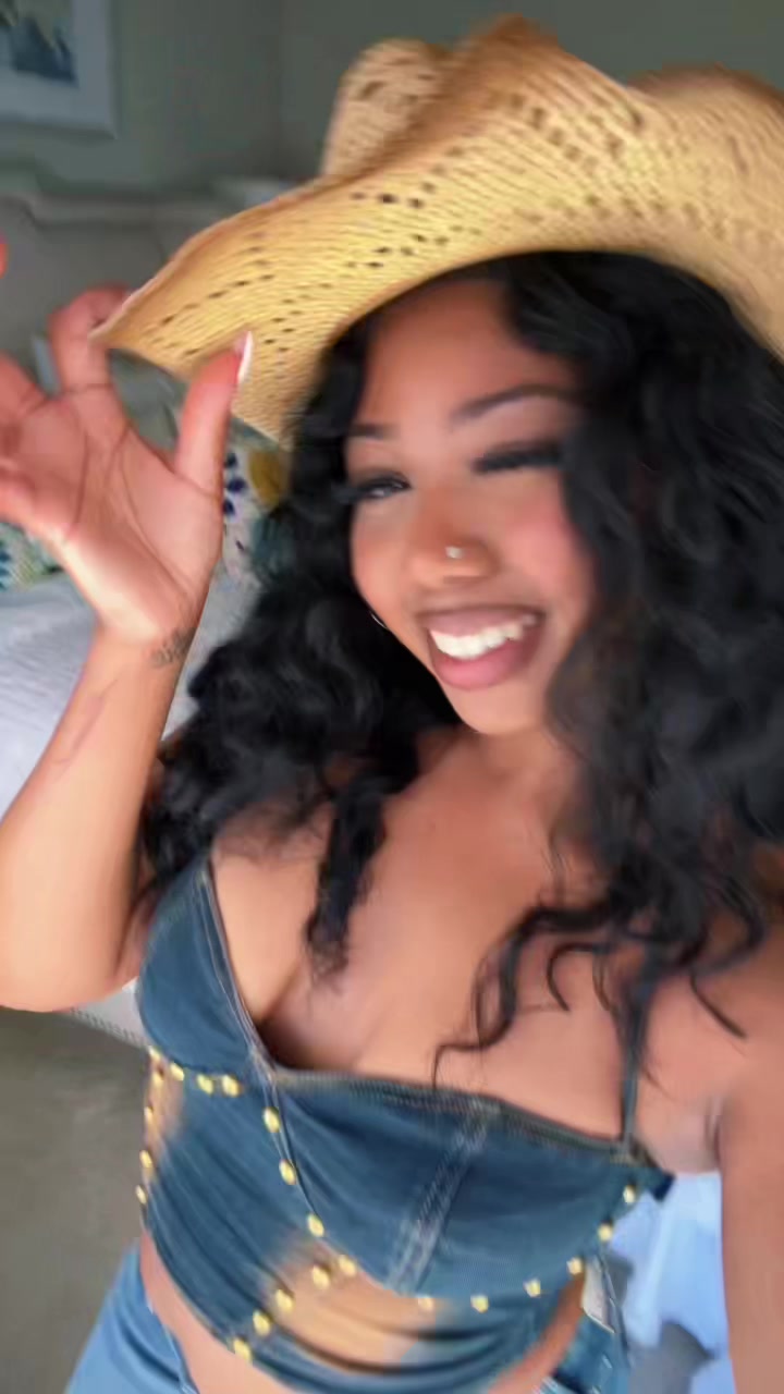 @Cali Barbie &trade;️🎀