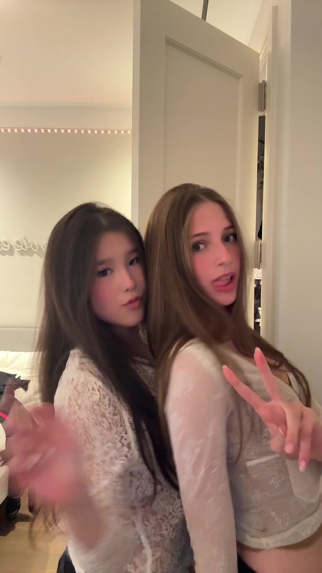 @isabella