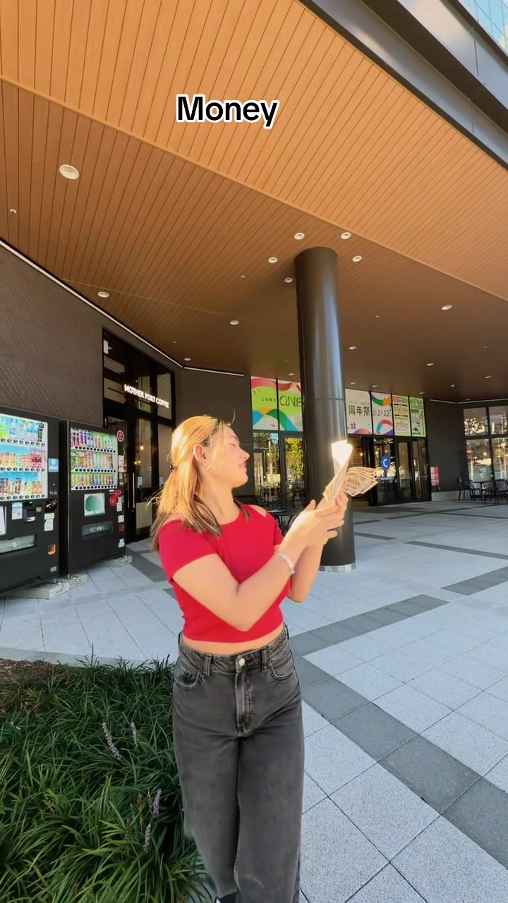 @🦋🧿🇯🇵里真 軽木🇳🇵🧿🦋