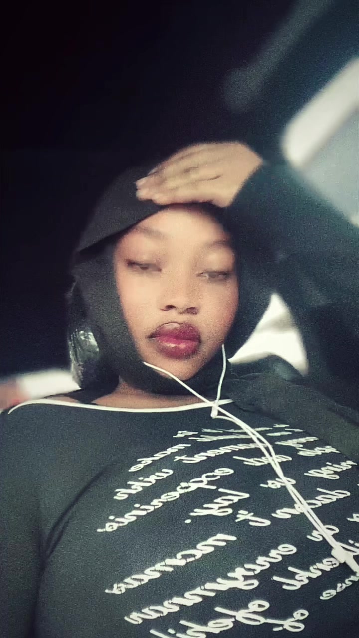 @Sexy_aunty 🤍🪻
