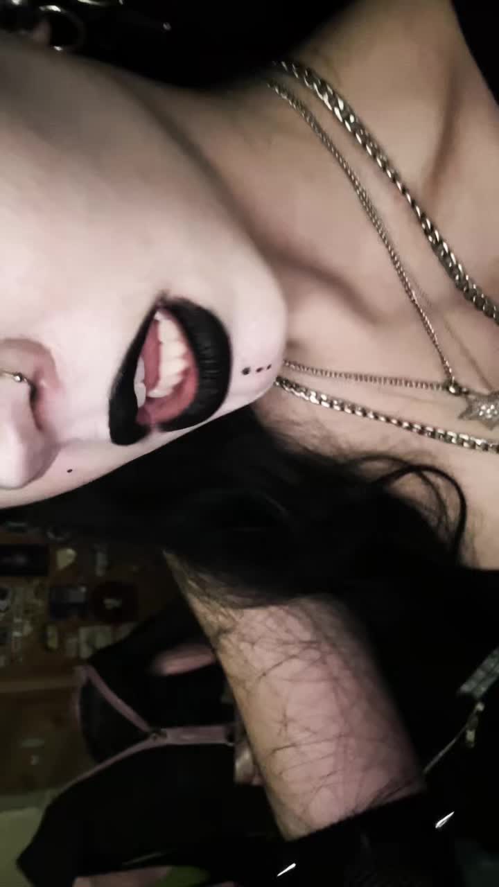 @Lilly 🖤🦇
