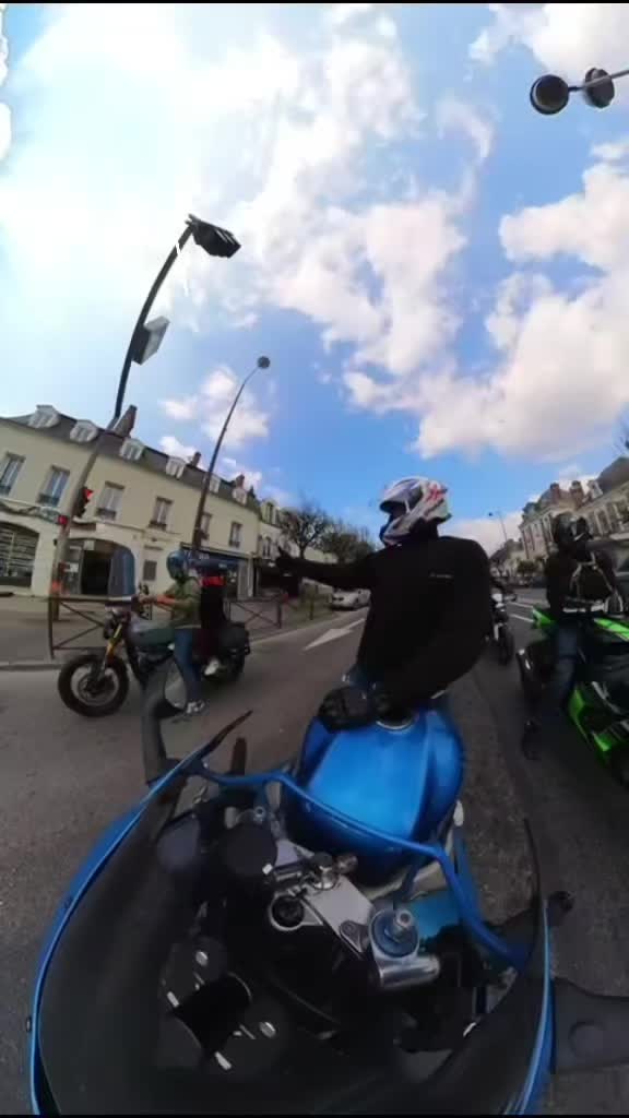 @LE MOTARD DANSANT