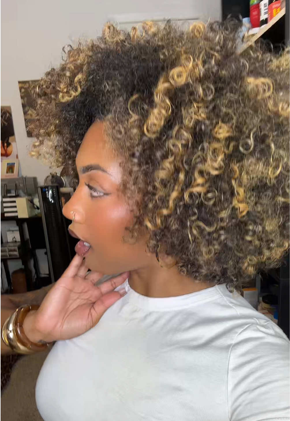 @curlybeviie